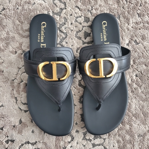 Christian Dior Montaigne CD Logo Flat Leather Thong Sandals 35.5 - Picture 2 of 8